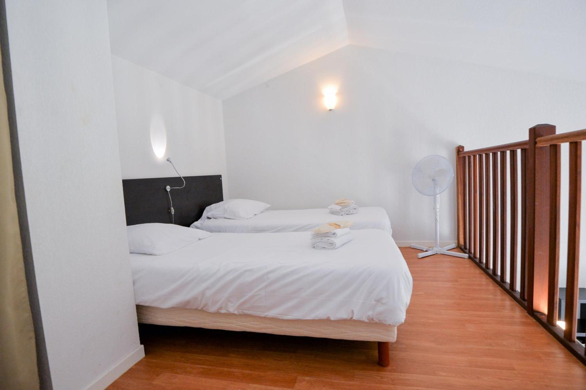 La Residence Du Chateau De Jouarres Azille Room photo